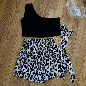 Girls 2piece crop top with leopard shorts